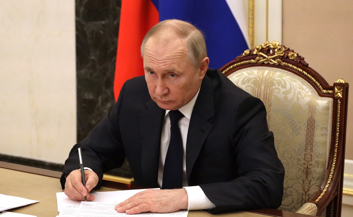 «Экономика адаптируется к новой ситуации»: Владимир Путин обсудил антисанкционные меры с Правительством РФ